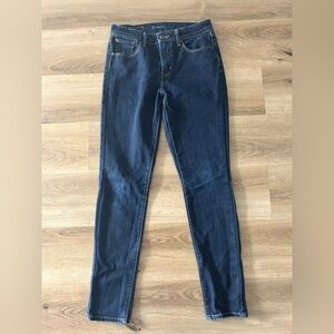Levi’s Women’s Dark Wash Skinny Jeans - Size 27- EUC